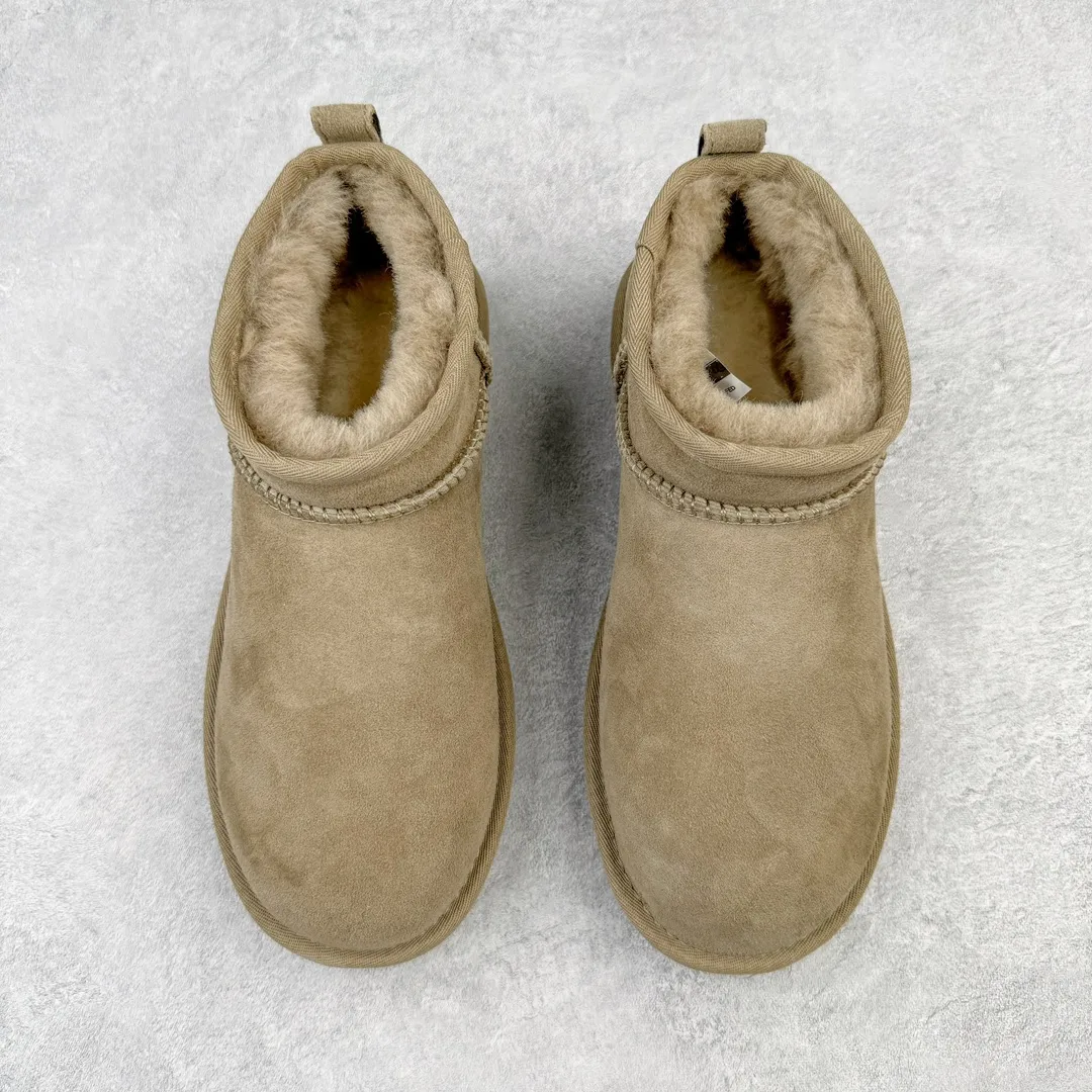 Pick up locally 💰520 UGG 6109 Zhou Dongyu Mini short boots, autumn and winter sheep fur integrated snow boots. All shoes are made from the same factory as ZP. Longfeng A-grade Australian imported sheep fur integrated men's and women's boots. Brand OEM production line. Fully follow the ZP process. OEM original pattern maker. Adhering to the principle of no original shoes and no development selection. Pay attention to every detail. The most authentic version on the market. TREADLITE "light wing" technology outsole. Lightweight/durable/flexible/pile type 35 36 37 38 39 40 41 42 43 44 45 Coding: by2936060